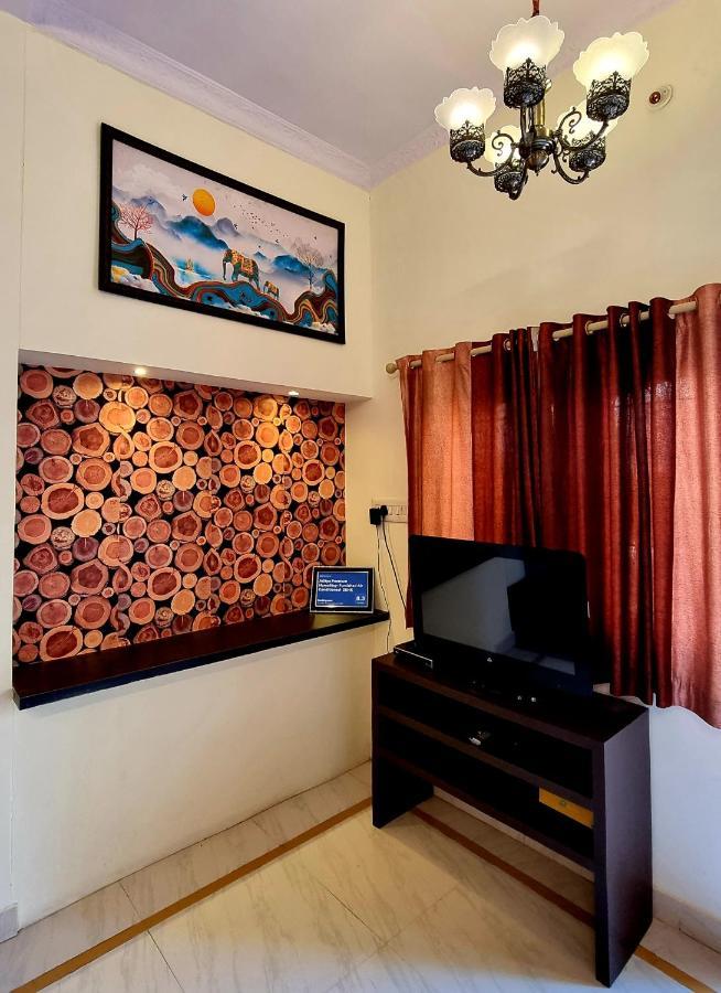 Aditya Premium Homestay- Furnished Air Conditioned- 2Bhk Jabalpur Esterno foto
