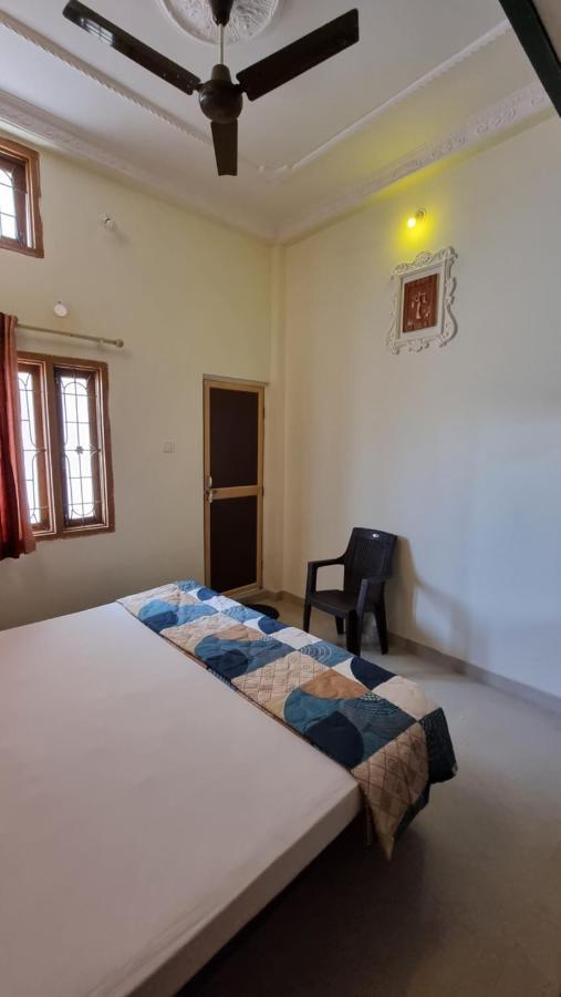 Aditya Premium Homestay- Furnished Air Conditioned- 2Bhk Jabalpur Esterno foto